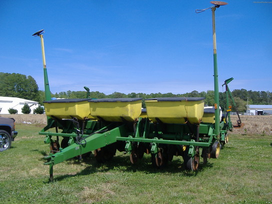  John Deere 7000
