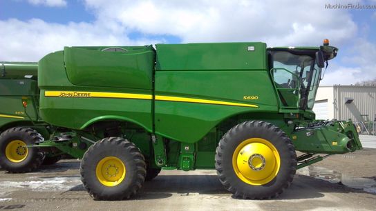 2012 John Deere S690