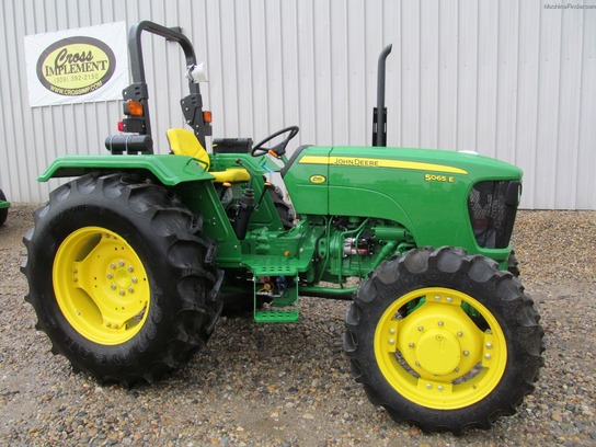 2011 John Deere 5065E