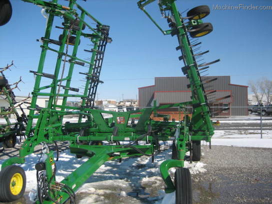 2012 John Deere 2410