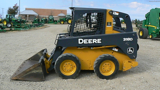 2012 John Deere 318D