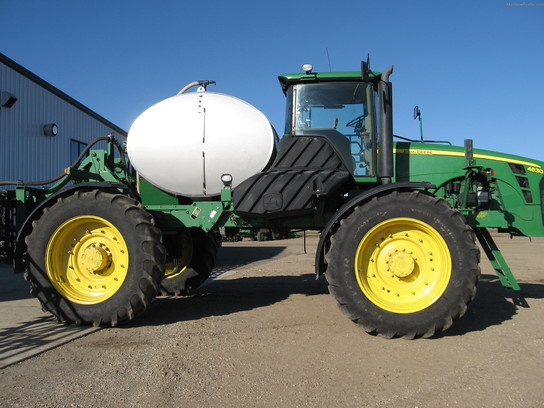 2010 John Deere 4930