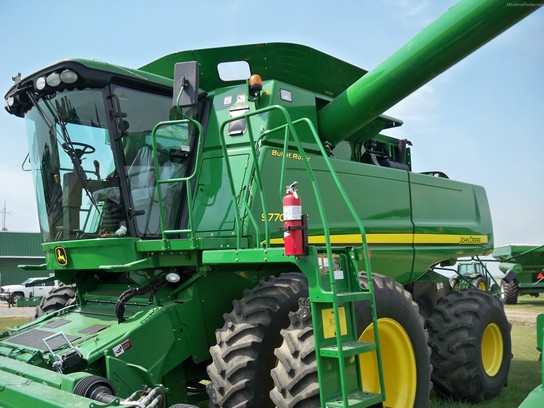 2011 John Deere 9770