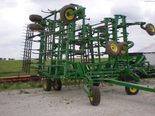 2009 John Deere 2210