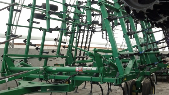 2011 John Deere 2210