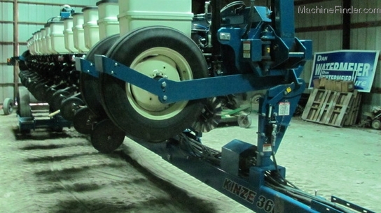 2009 Kinze 3660