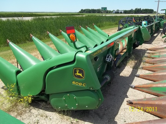 2011 John Deere 608C