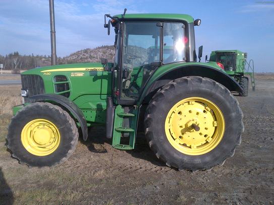 2010 John Deere 7130