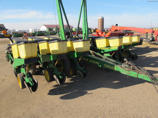 1989 John Deere 7200