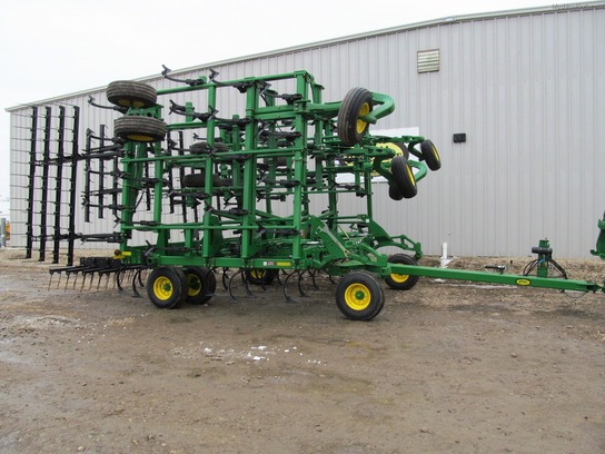 2009 John Deere 2210