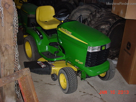 2003 John Deere GT235