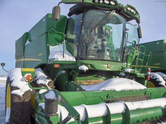 2012 John Deere S690