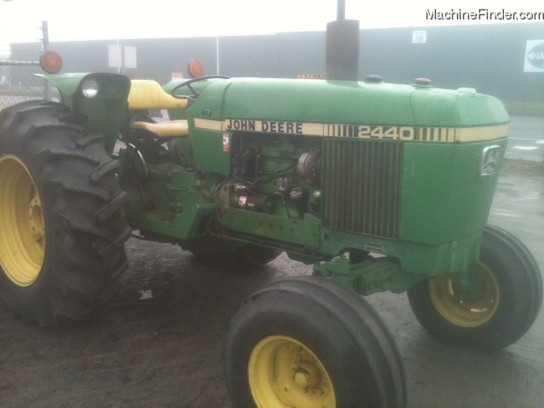 1982 John Deere 2440