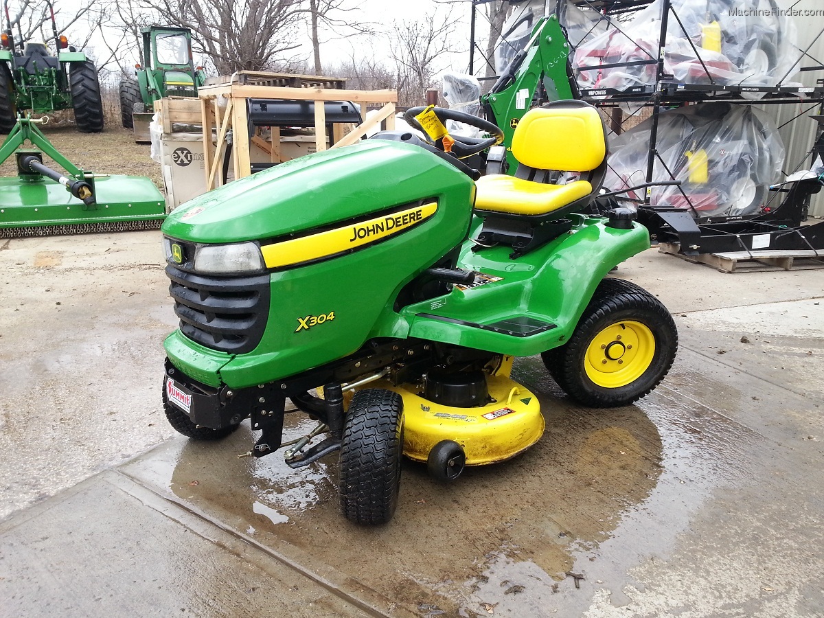 2007 John Deere X304 Lawn & Garden and Commercial Mowing John Deere