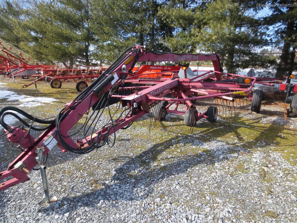 Miller Pro 1150/2250 Hay Equipment Handling and Transport John
