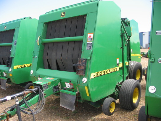 1999 John Deere 566