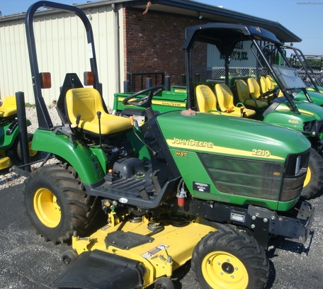 2003 John Deere 2210
