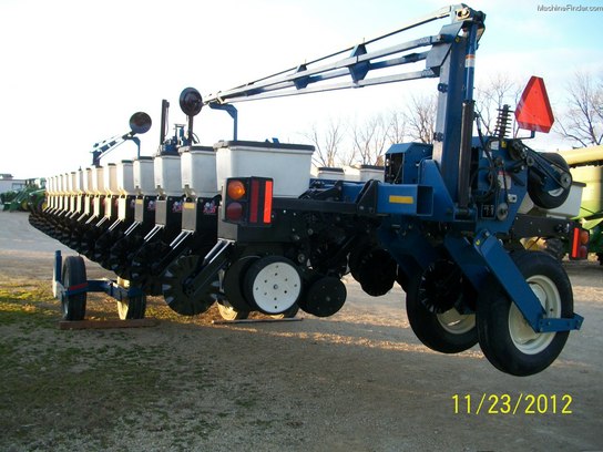 2004 Kinze 3600