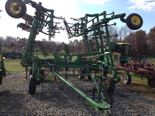 2005 John Deere 2210