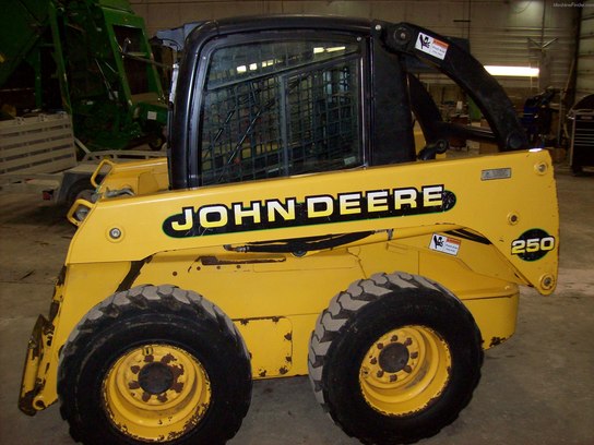 2001 John Deere 250