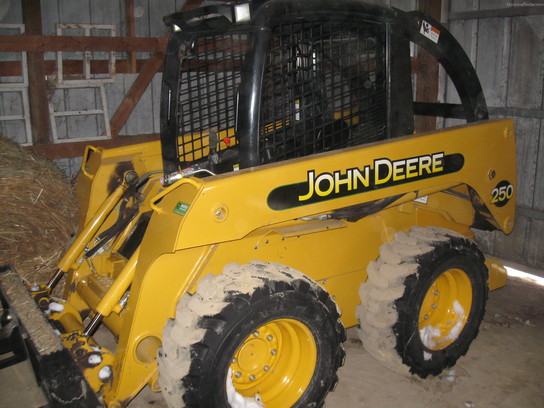 2003 John Deere 250-II