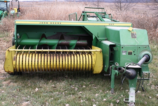 1984 John Deere 337
