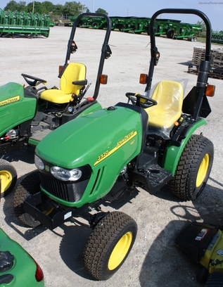 2012 John Deere 2320