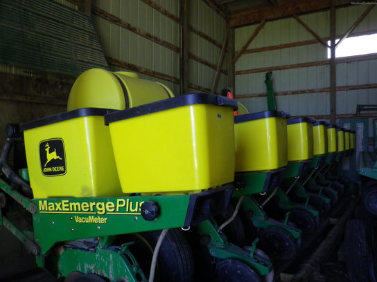1999 John Deere 1750