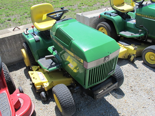 1993 John Deere 320