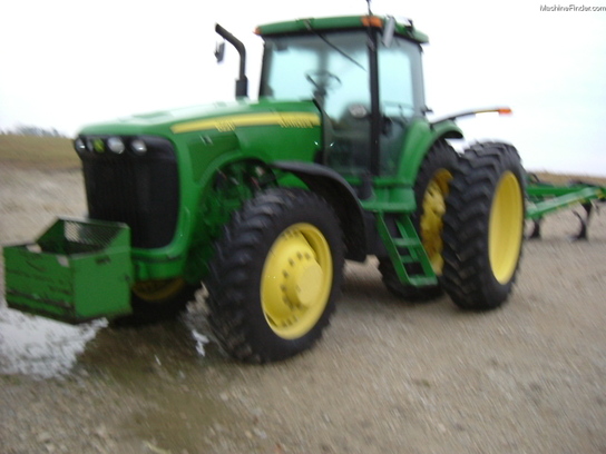 2002 John Deere 8220