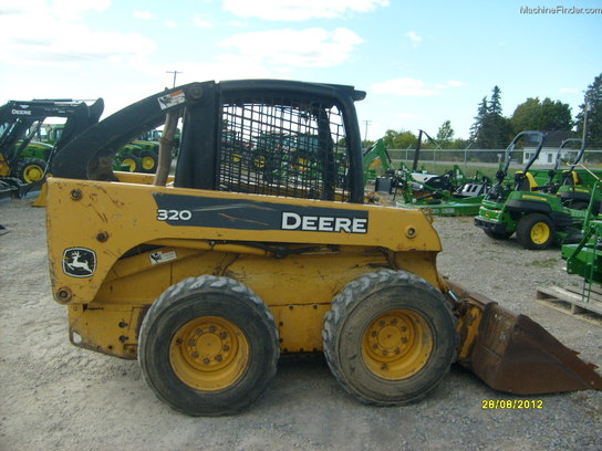 2005 John Deere 320