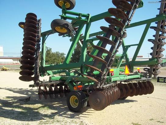 2004 John Deere 637