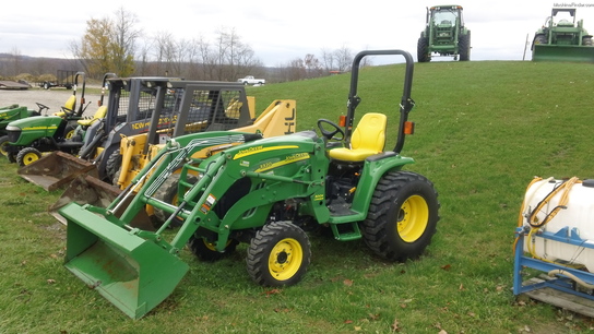 2011 John Deere 3320