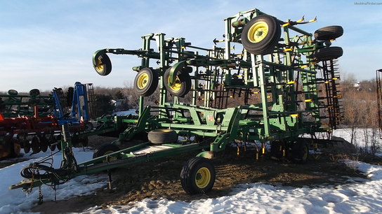 2004 John Deere 2210  48'