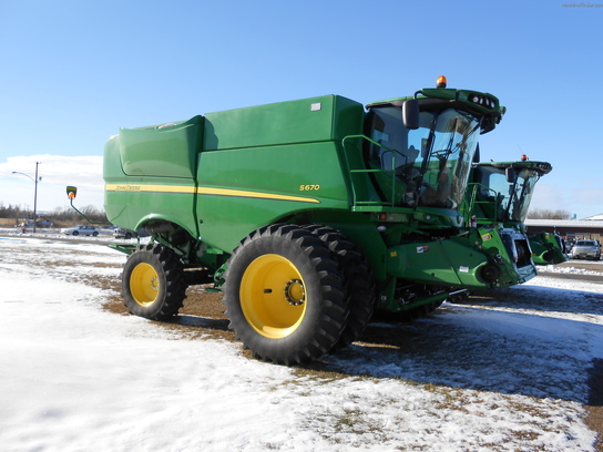 2012 John Deere S670