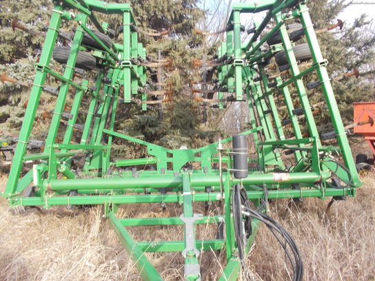 2004 John Deere 2210