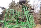 2004 John Deere 2210