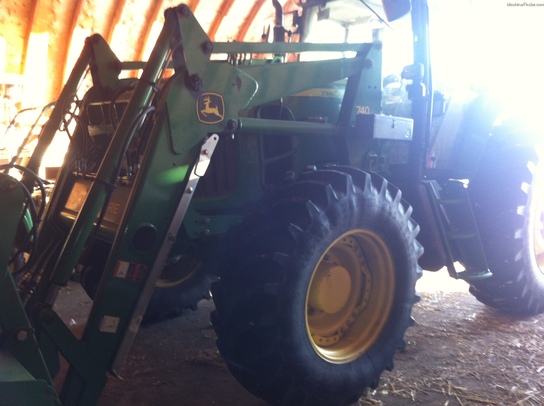 2010 John Deere 7330 Cab