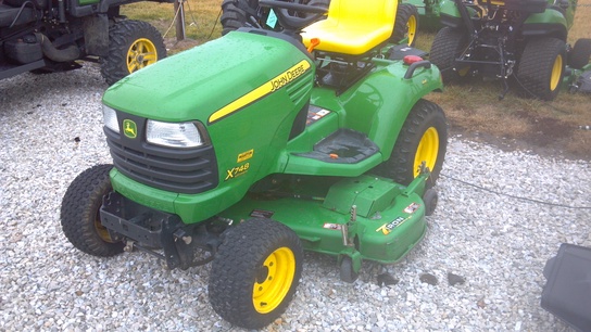 2008 John Deere X748