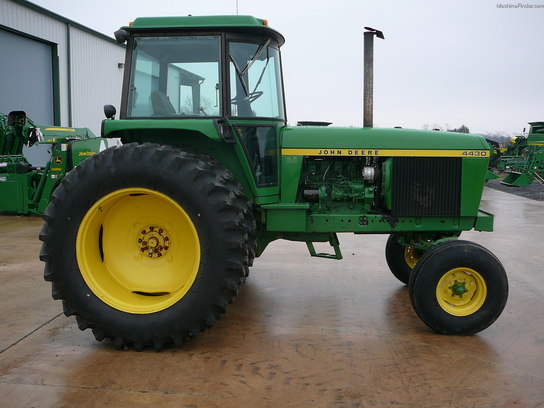 1977 John Deere 4430