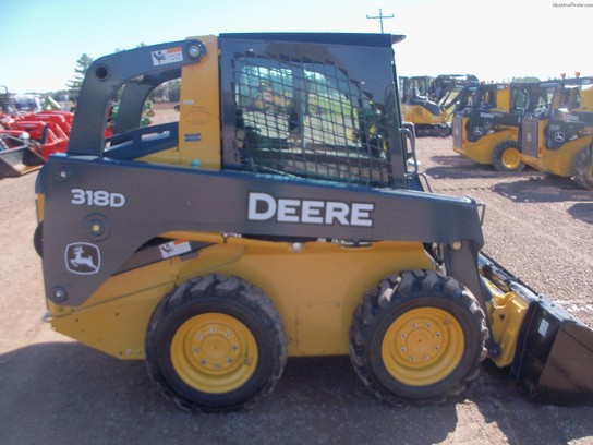 2011 John Deere 318D