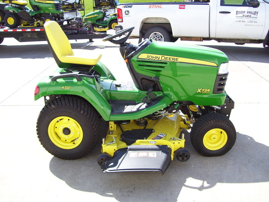 2011 John Deere X724