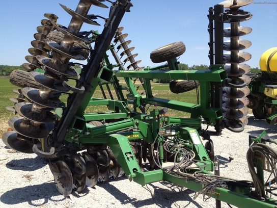 2005 John Deere 637