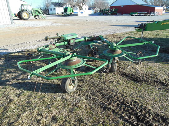  John Deere 752