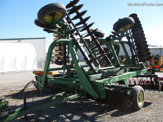 John Deere 230