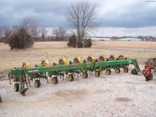  John Deere 825