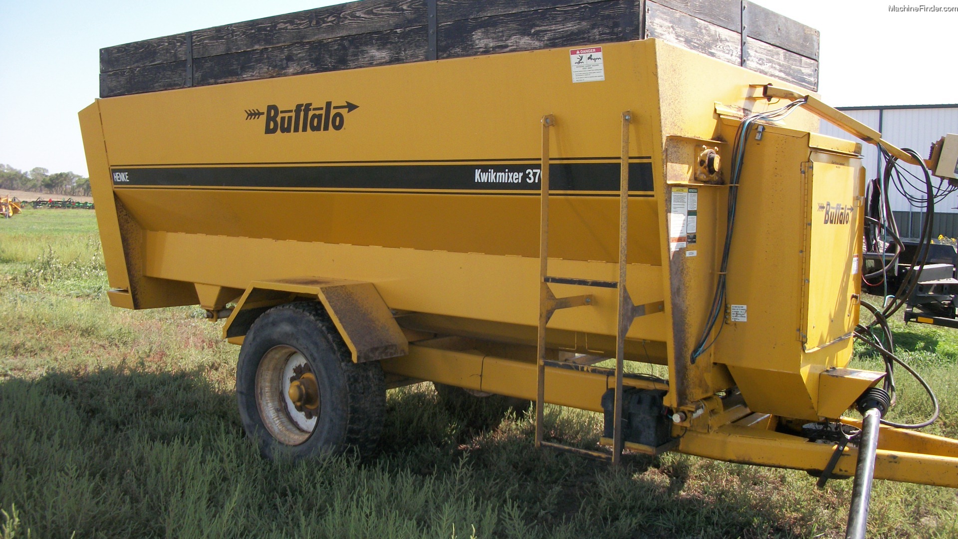 2002 Buffalo 370 MIXER FEED WAGON Hay Equipment Handling and