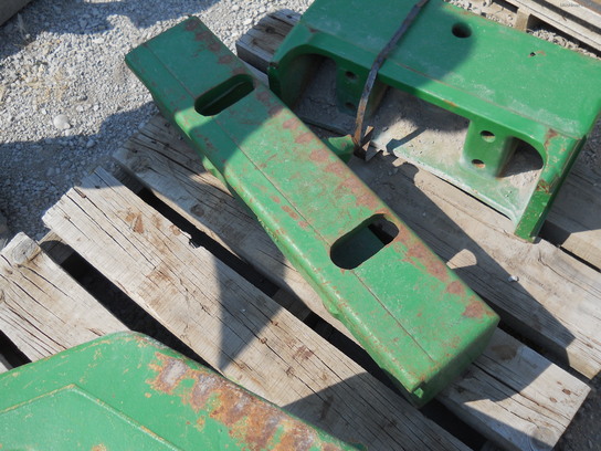  John Deere R82549