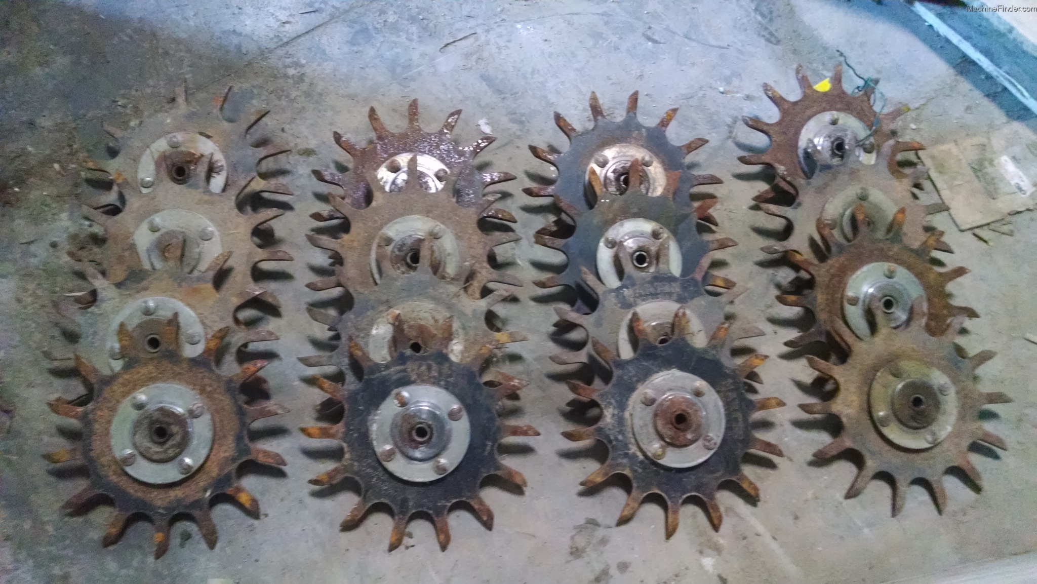 2011 Martin 16 Spike Closing Wheels Planting & Seeding Planters