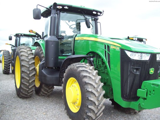 2012 John Deere 8260R